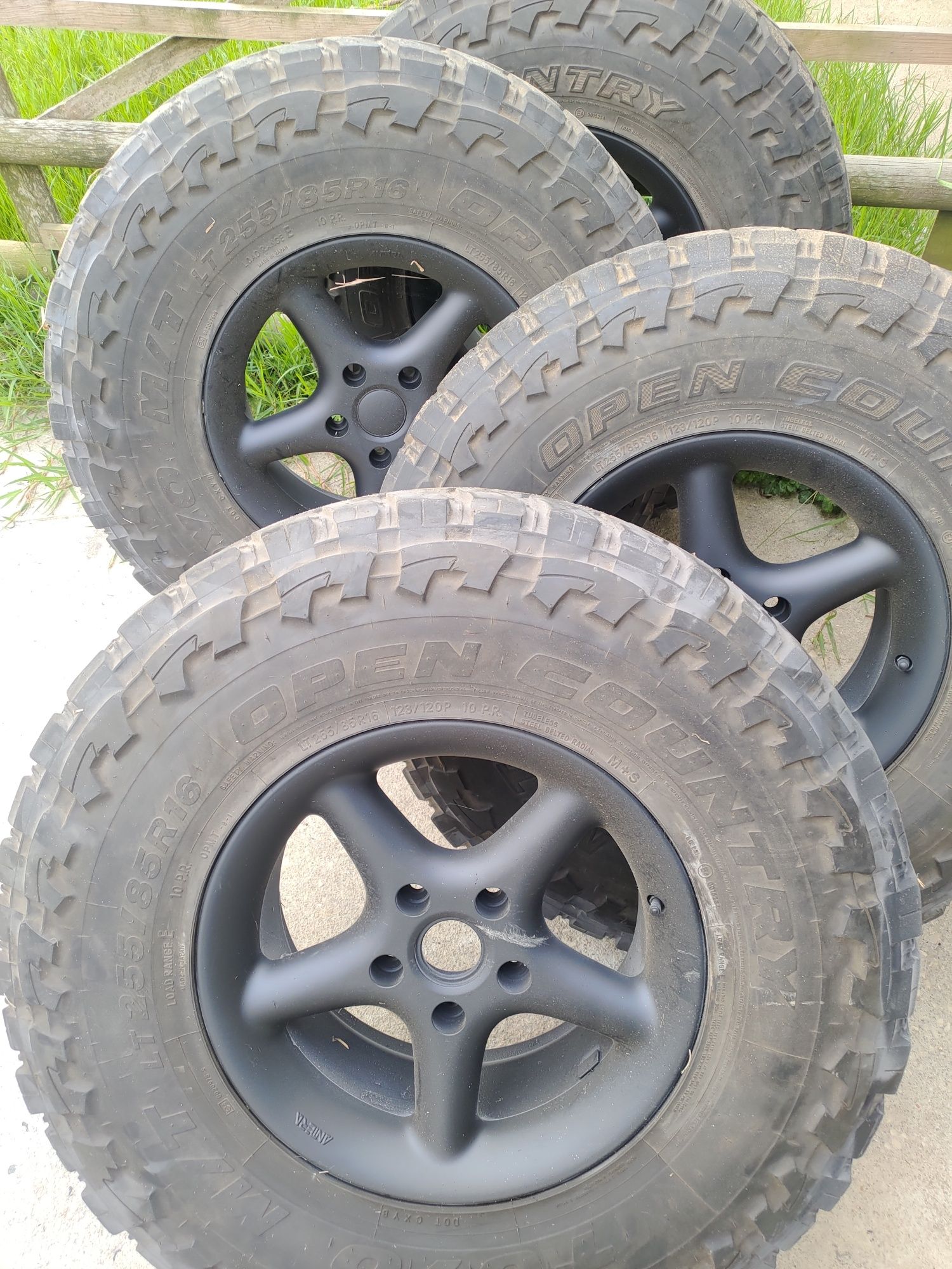 Pneus Toyo MT 255/85 R16