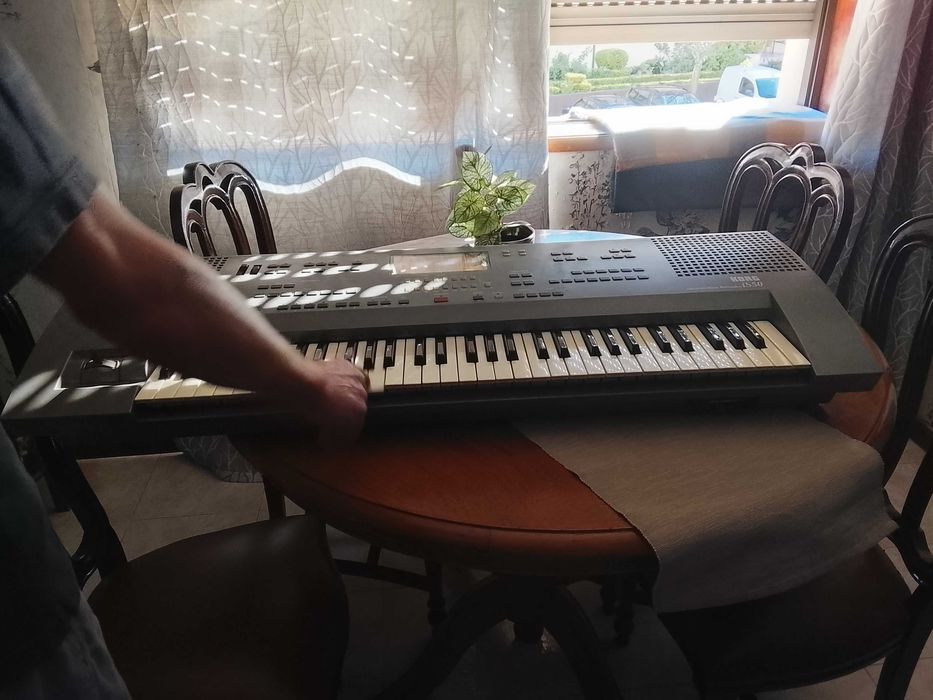 Órgão Korg is50 como novo