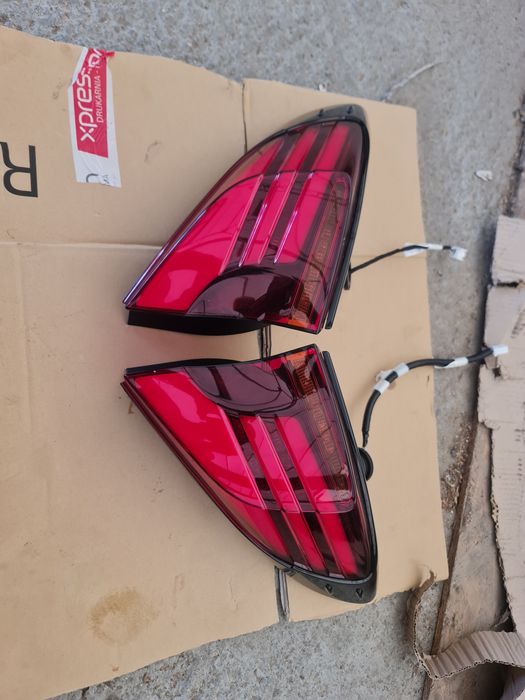 Lampa tylna toyota chr lift . Igła.