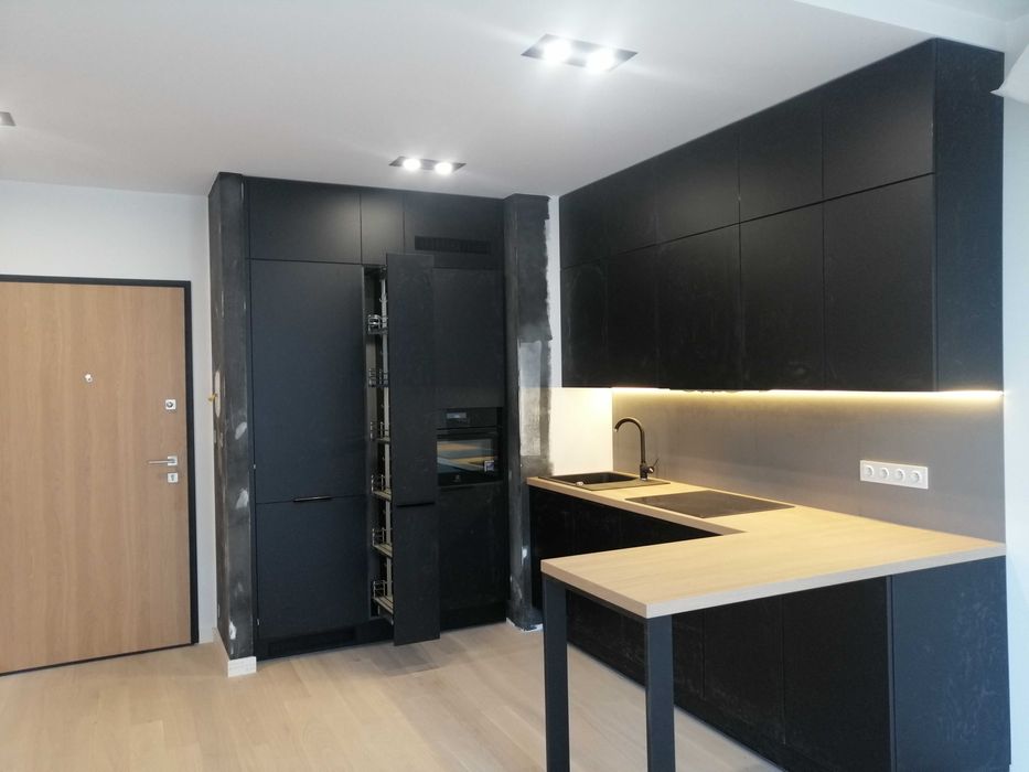 Meble na wymiar/ Szafy na wymiar / Meble kuchenne / Drzwi przesuwne