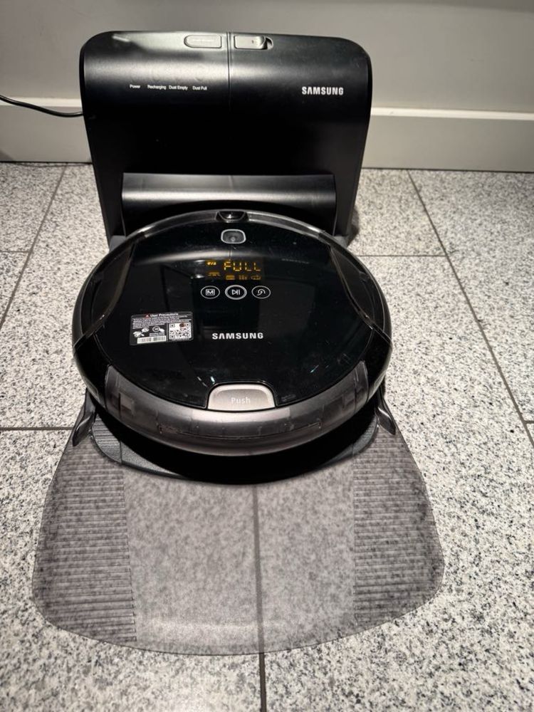 Robot odkurzajacy Samsung ze stacją odkurzajacą i pilotem