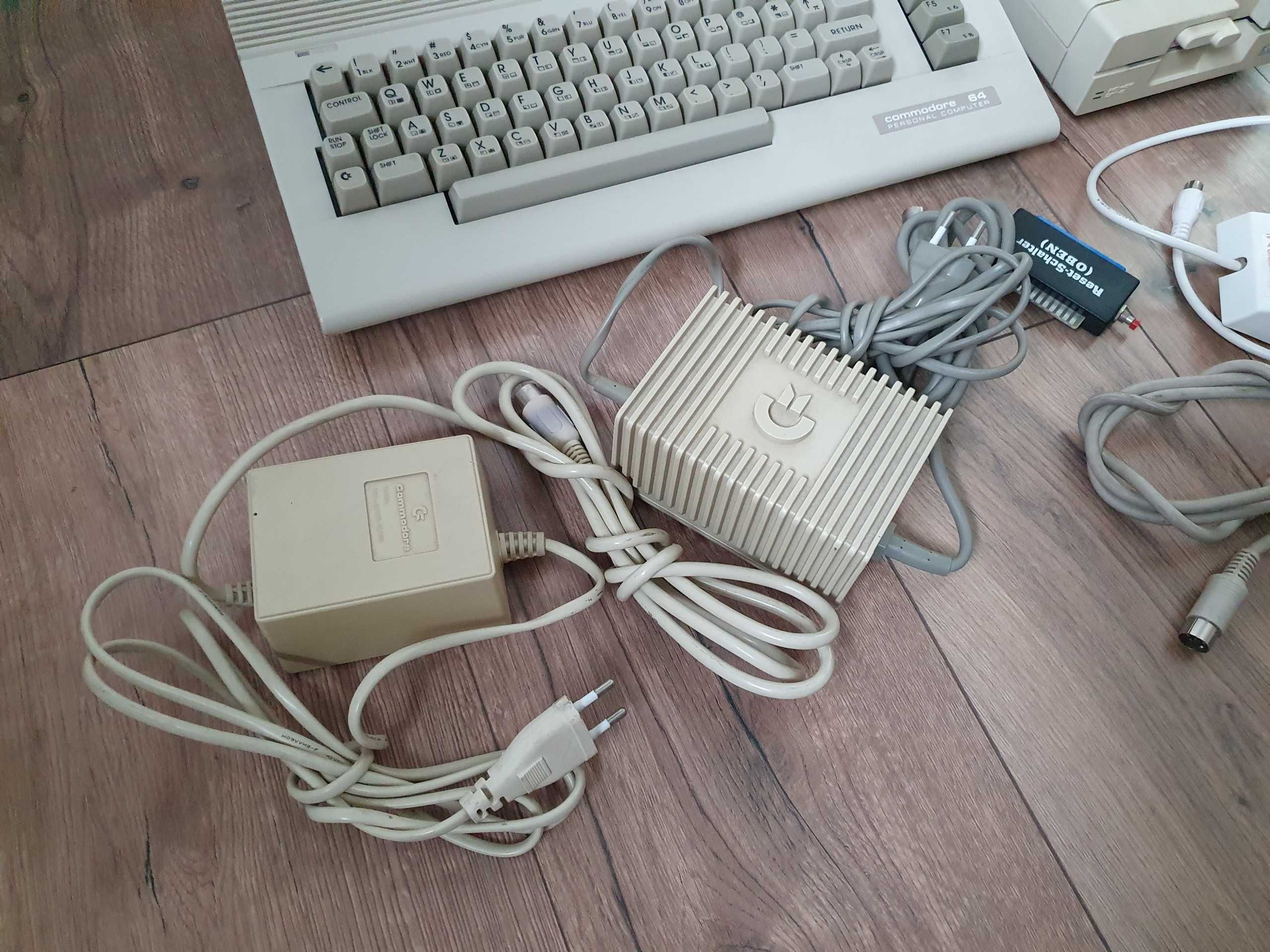 Commodore C64 + Commodore 1541-II + Zasilacze i inne