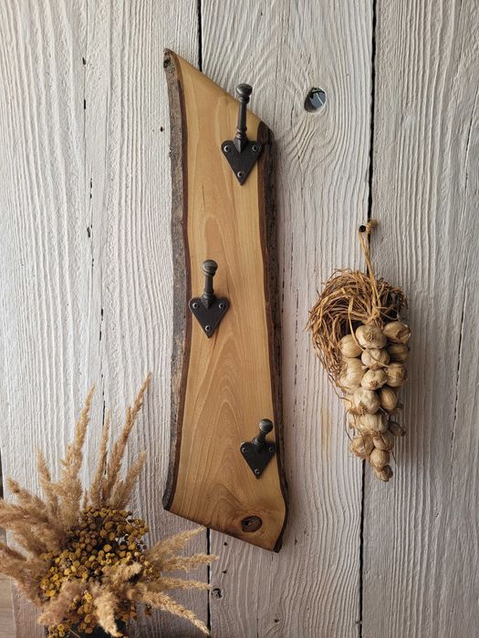 Wieszak ścienny drewniany haczyki kute Orzech włoski