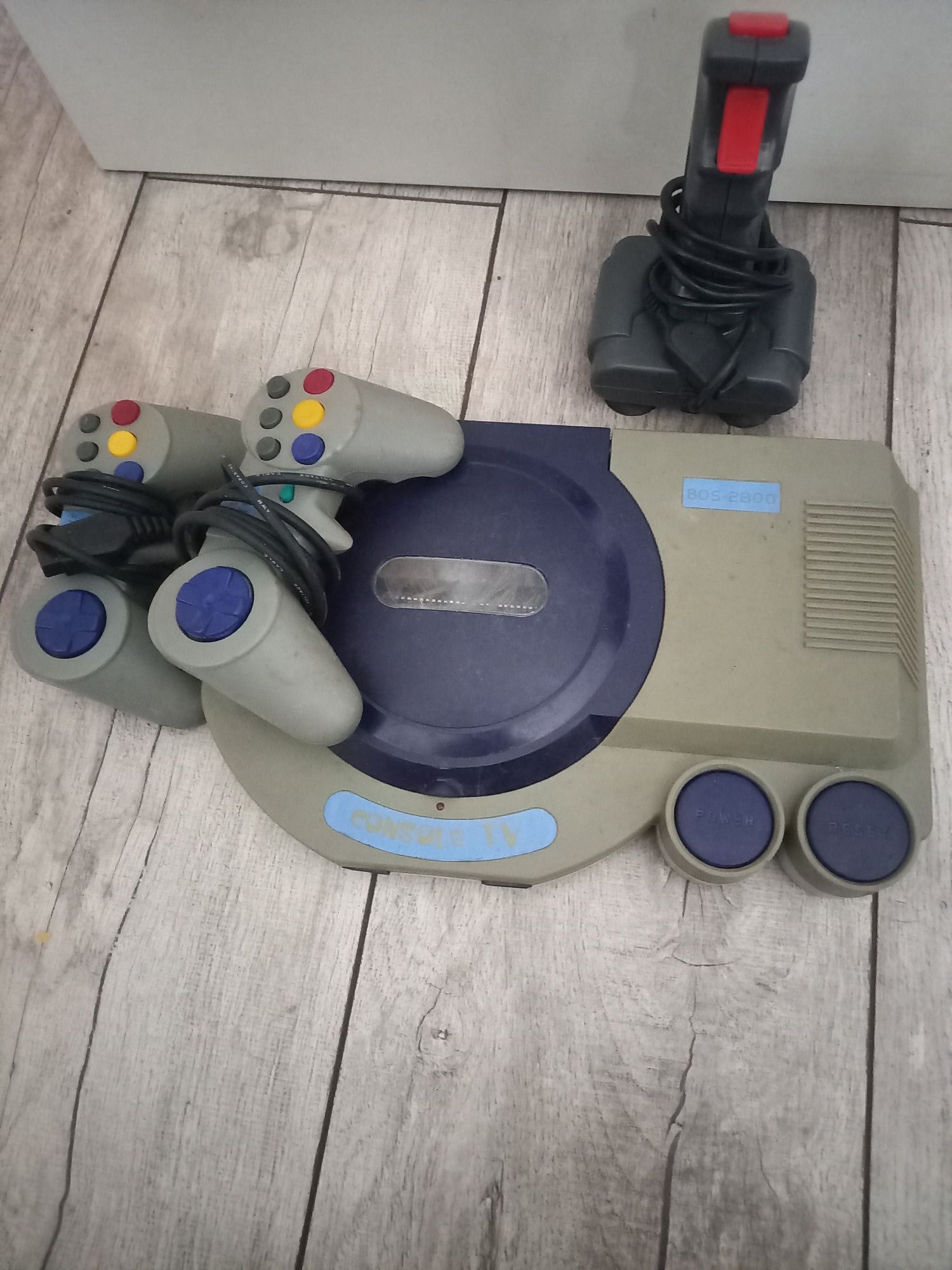 Trzy retro konsole