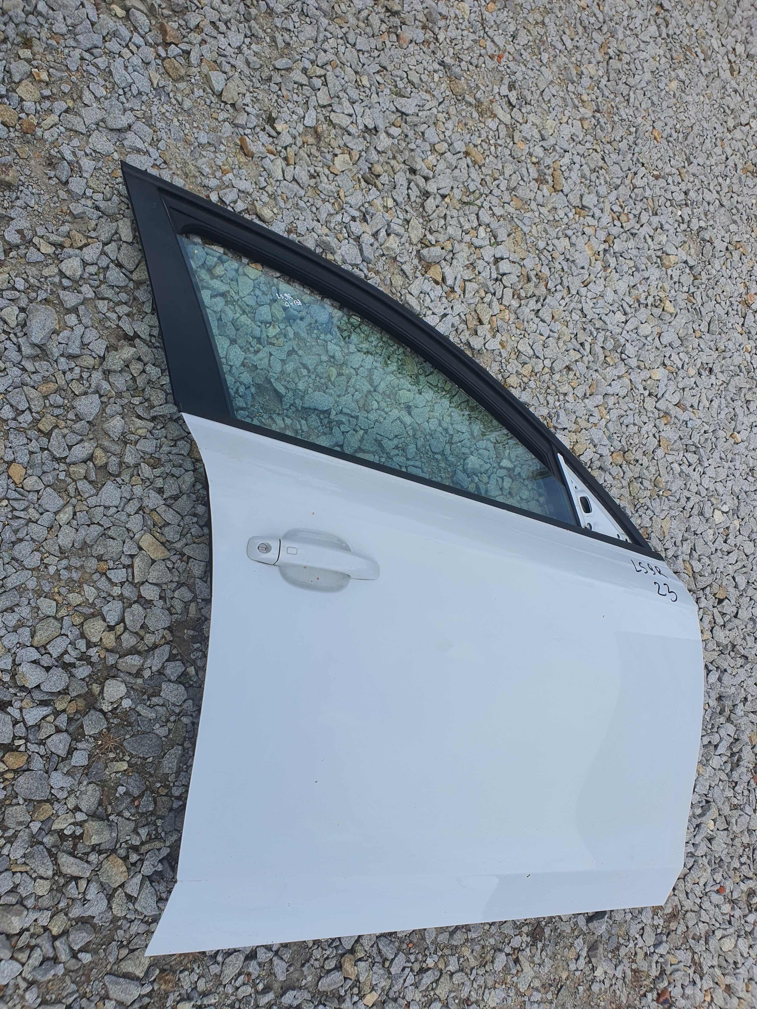Audi A4 B8 drzwi prawy przód kolor LS9R 23 AL