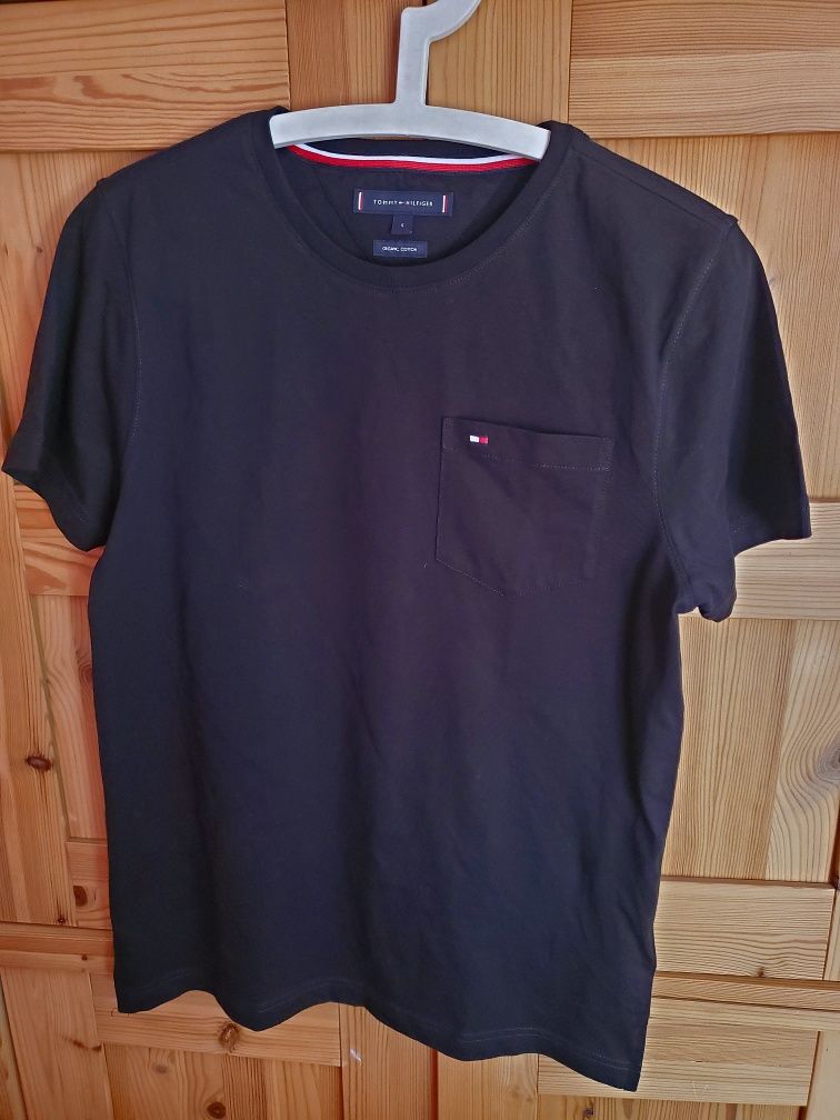 Tommy Hilfiger T-shirt.