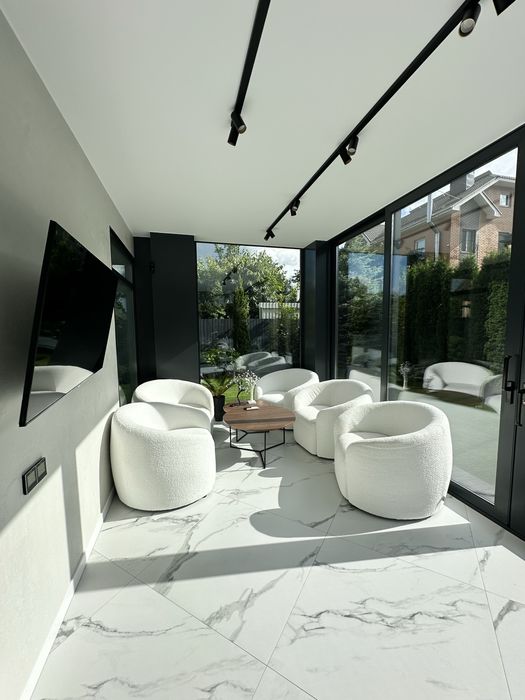 Повністю АВТОНОМНИЙ Дизайнерський будинок в закритому КМ біля Києва !