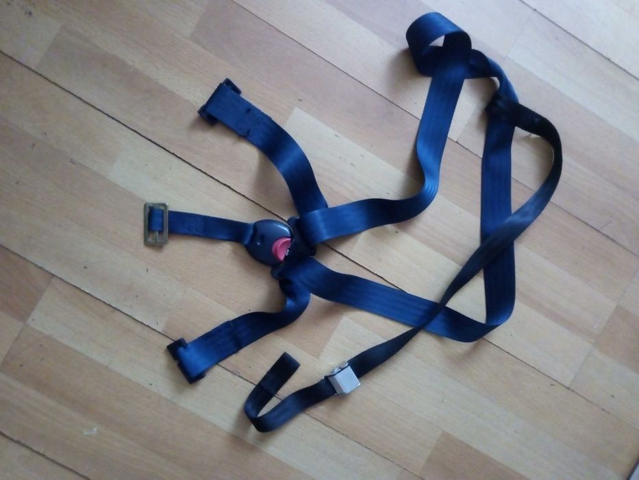 Pasy do fotelika samochodowego