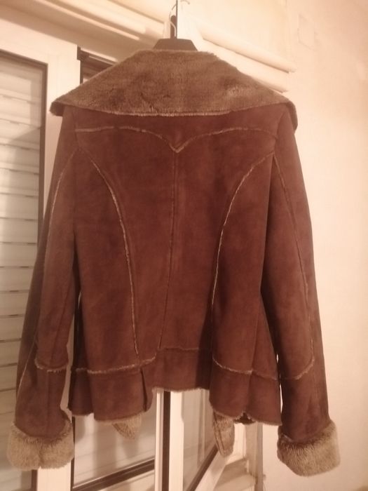Casaco com pêlo cor castanho