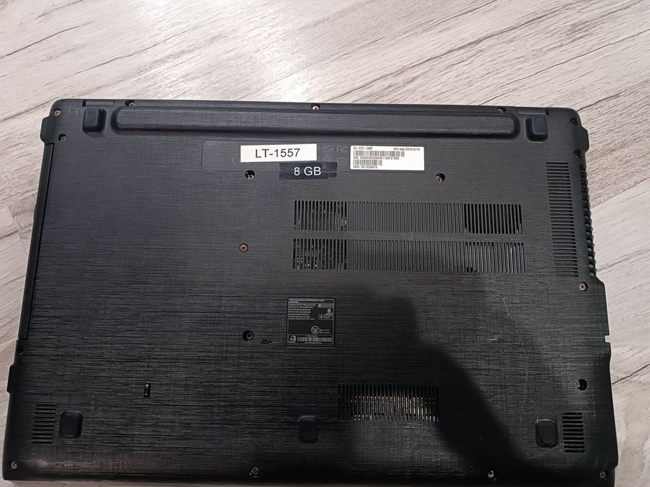 Acer Aspire E5-573 (15.6"/I3-5005U/Intel Graphics 5000/8 Gb/128 SSD)