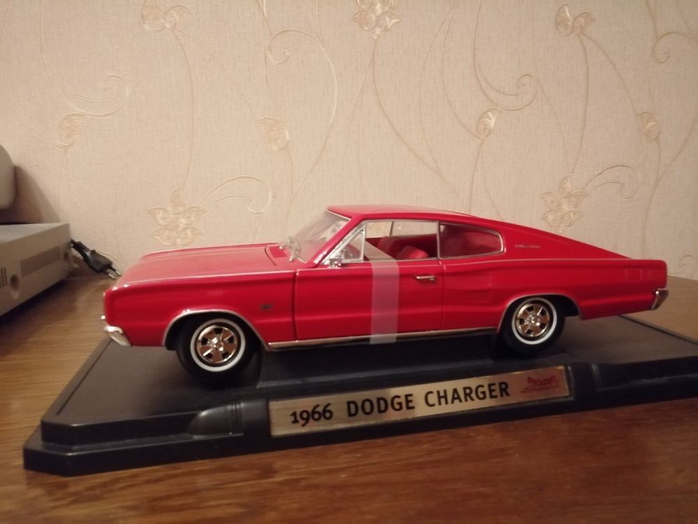 Колекційна модель Dodge Chenger 1966 1:18