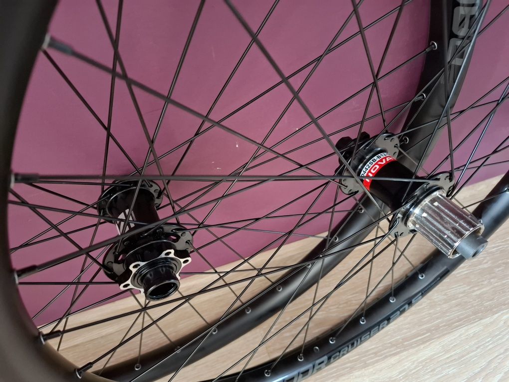 Nowe koła 27,5 dartmoor cruiser novatec 20x110 i 12x148 dh fr enduro