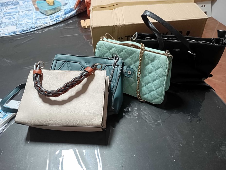 Lote de várias bolsas