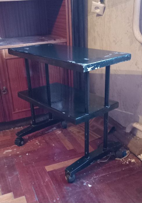 Тумбы под ТВ металлические