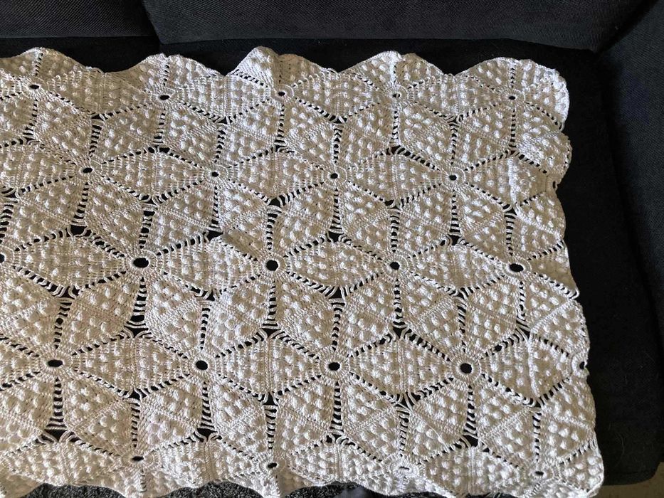 Caminho de mesa antigo feito à mão