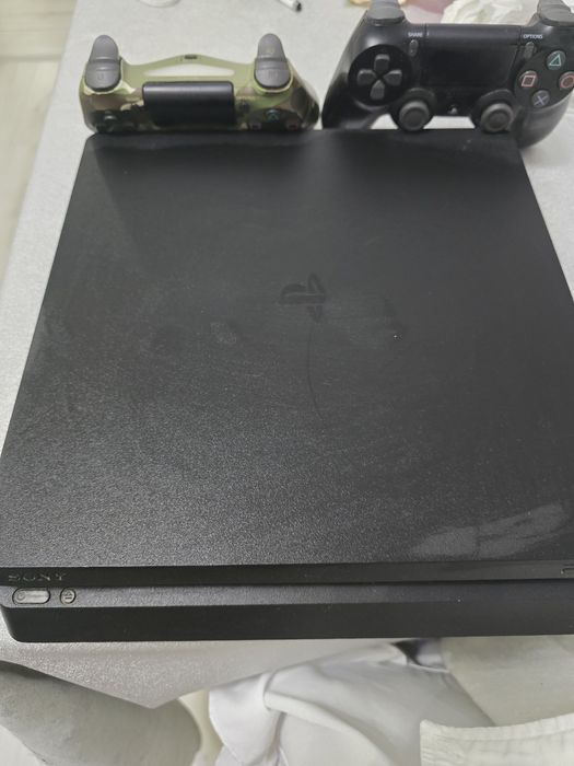 Sprzedam ps4 + 6 gier