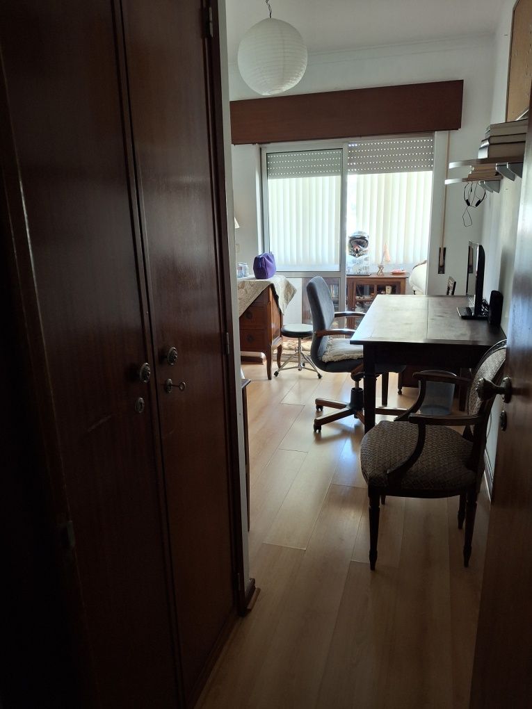 Quarto para arrendar -