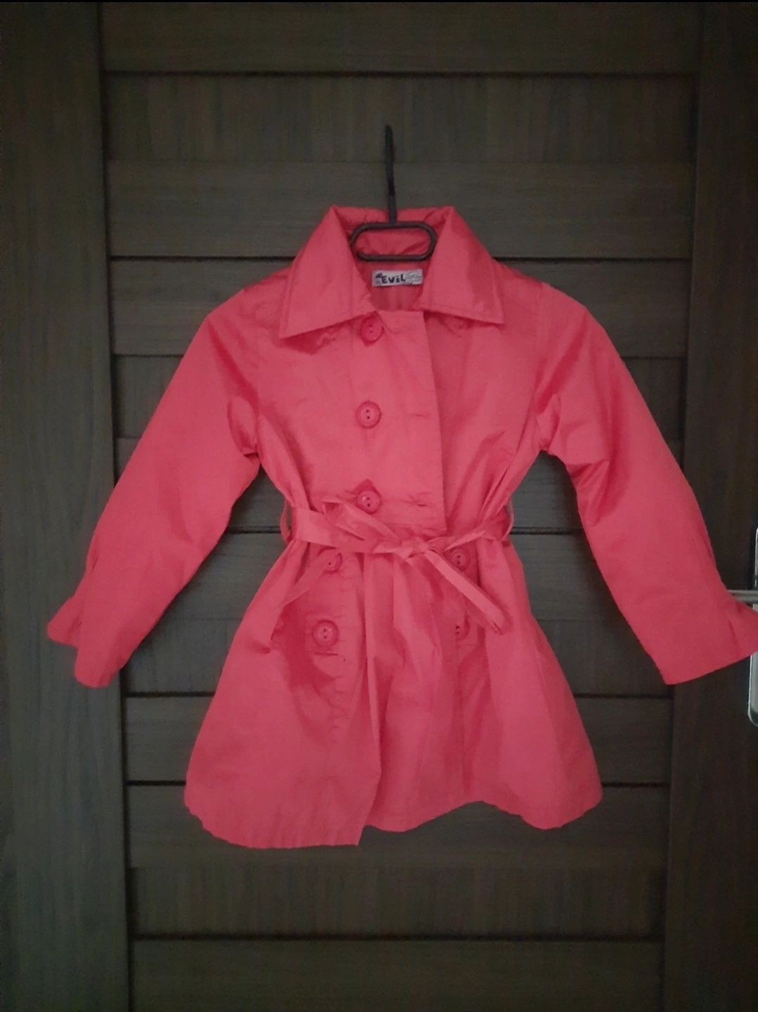 Różowy płaszcz dla dziewczynki