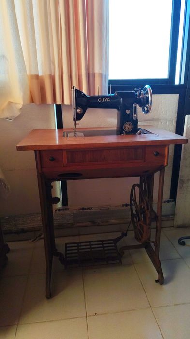 Máquina de Costura Antiga  |  OLIVA