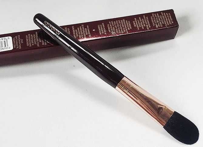 Pędzel do makijażu Charlotte Tilbury - FOUNDATION