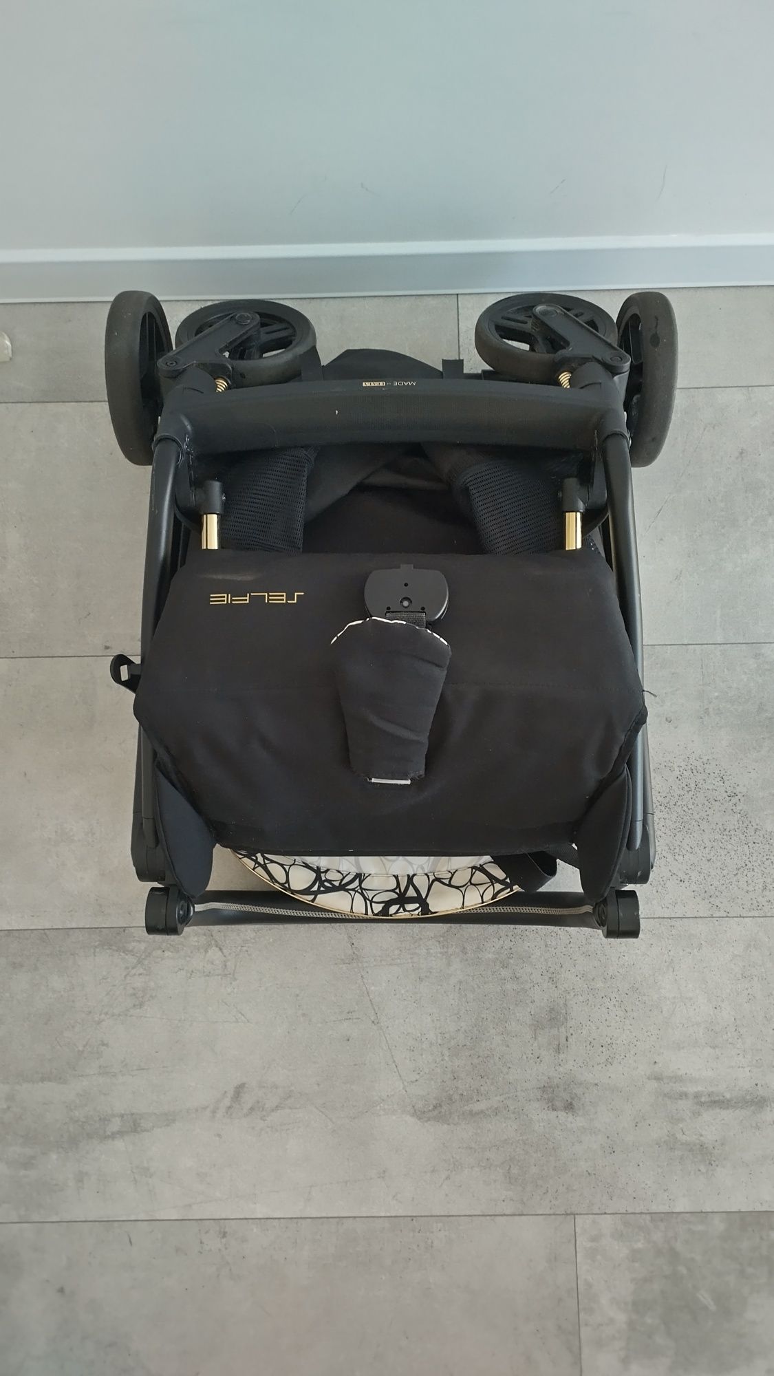 Прогулянкова коляска Peg-Perego Selfie Grafic Gold