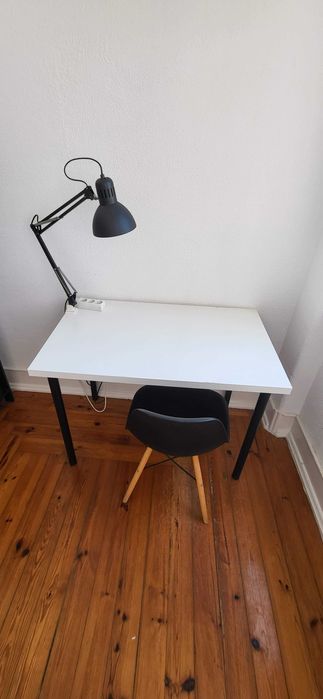 3 Secretárias Linnmon IKEA e 6 Cadeiras de design moderno