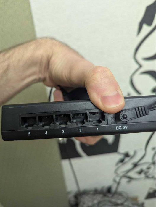 Комутатор (свіч) на 5 портів (для Інтернету)