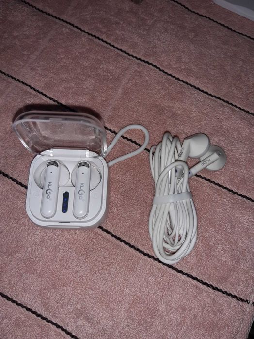 Навушники бездротові та звичайні