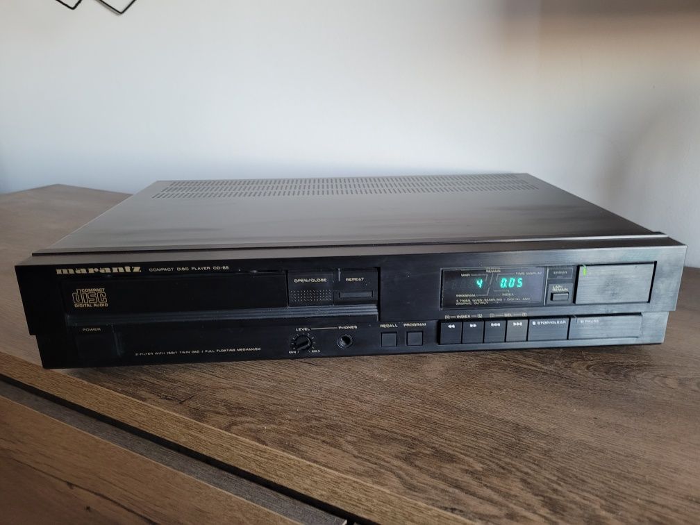 HCM Royal - CD 8000 - Odtwarzacz . Płyty Kasety DVD . Sprzęt AV .