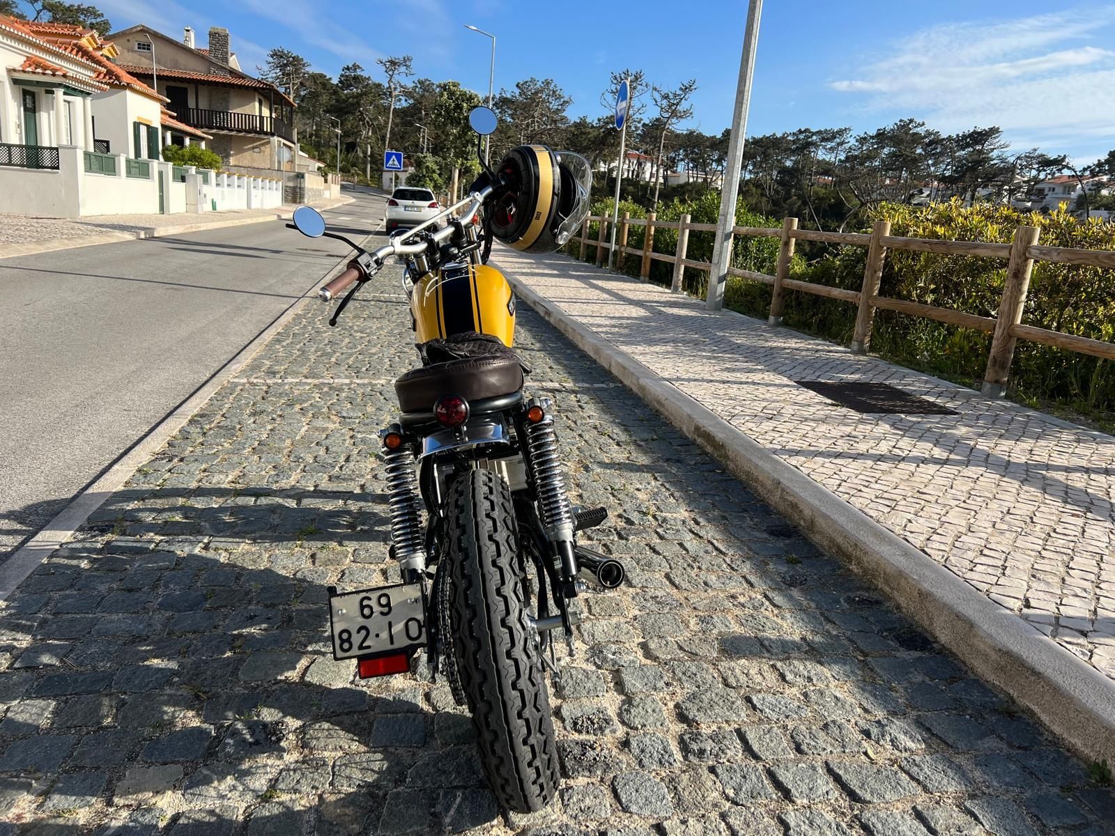 Moto Suzuki GN250