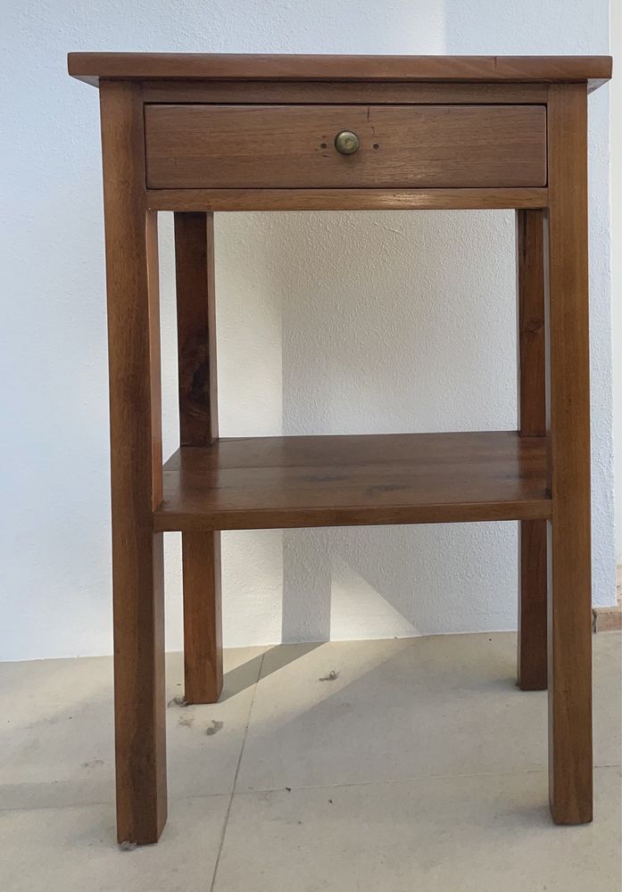 Mesa de apoio ou de cabeceira Olaio em madeira de castanheiro
