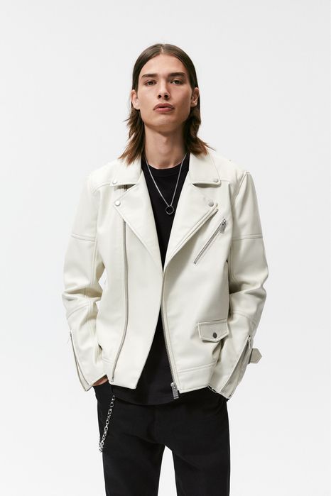 Байкерская куртка из экокожи. Zara косуха