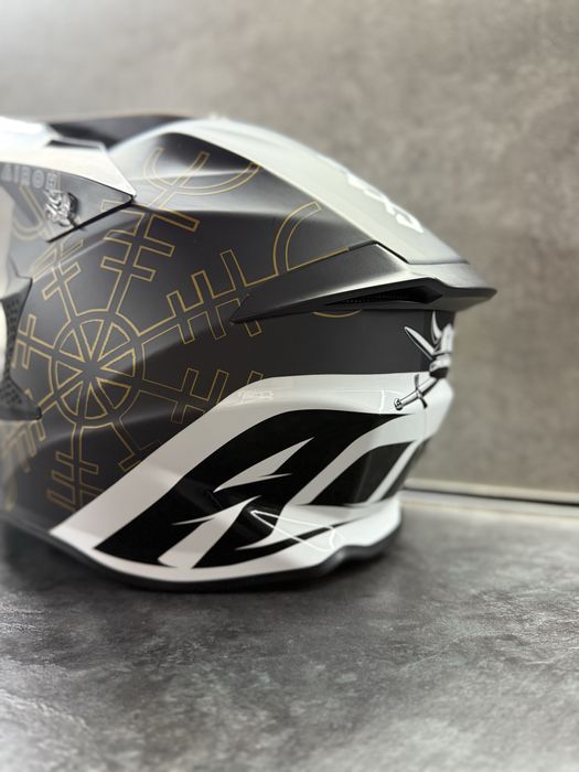 Шолом Airoh twist 2.0