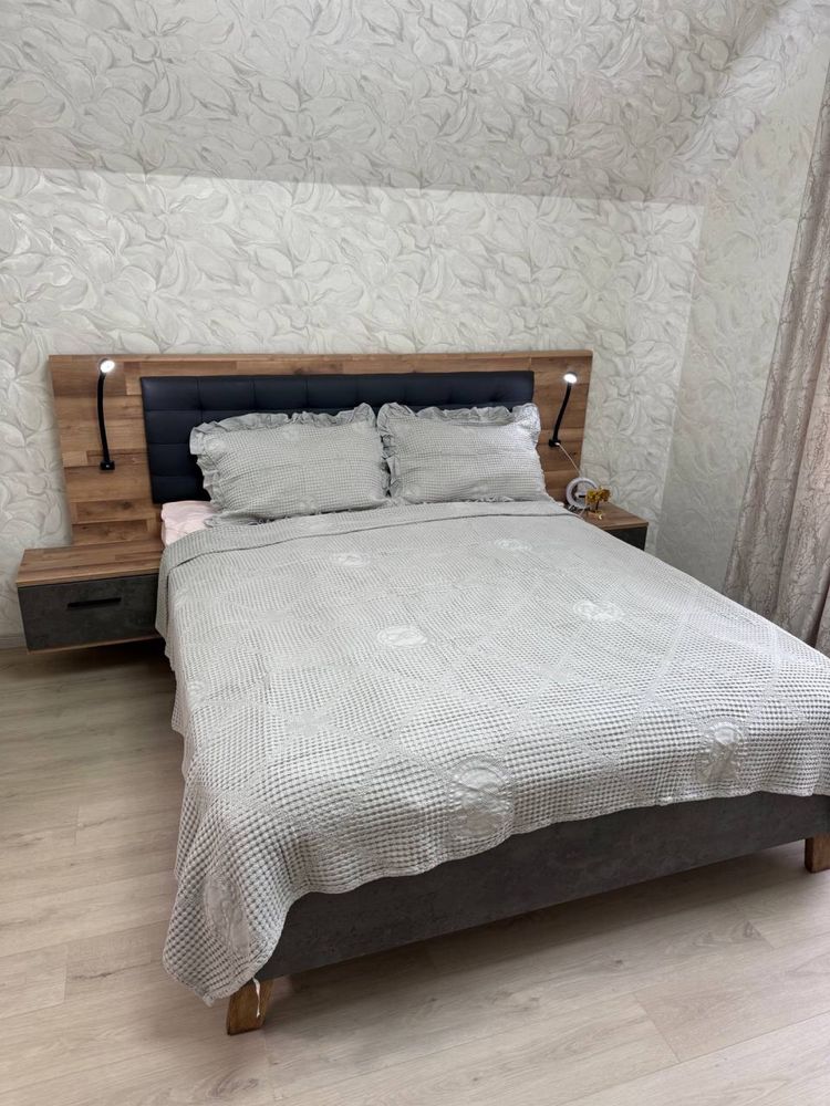 Стильное покривало с наволочками вафельний хлопок комплект