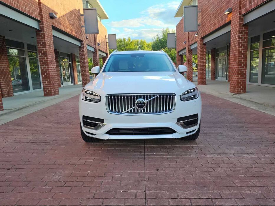 Volvo XC90      2021