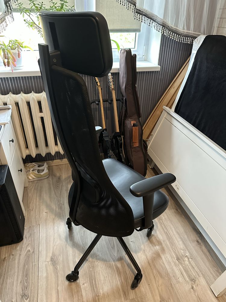 JÄRVFJÄLLET Krzesło biurowe z podłokietnikami, Glose czarny