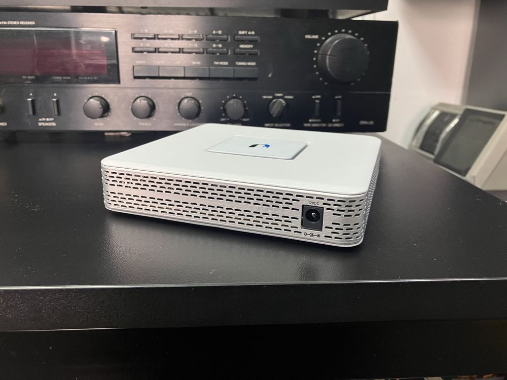 Маршрутизатор Uniquiti UniFi Security Gateway (USG)