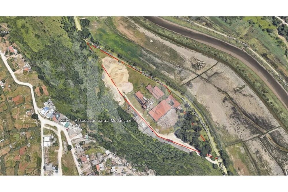 Terreneno para venda em Unhos / Savavem