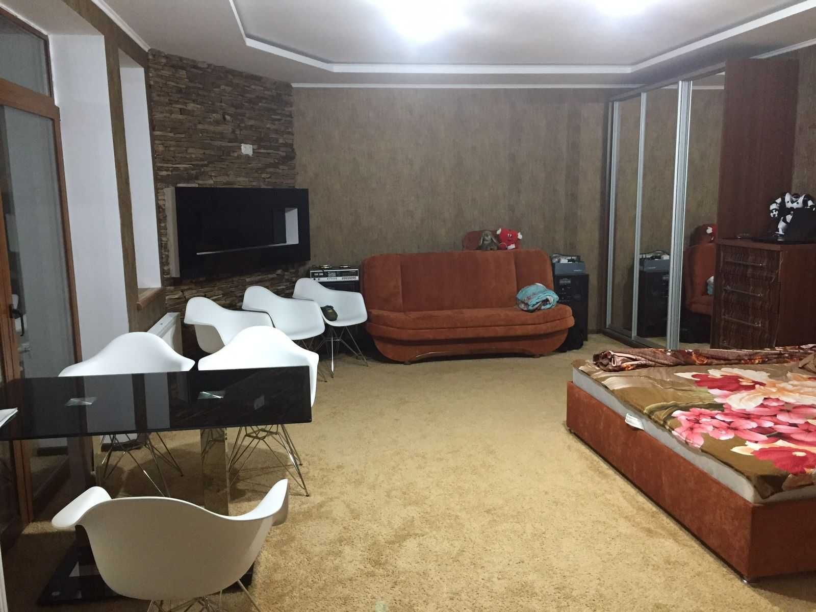 Будинок 500м2.Всі комунікаїї підключено. 200м до метро Осокорки