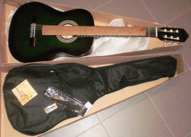 Guitarra clássica 4/4 verde e set
