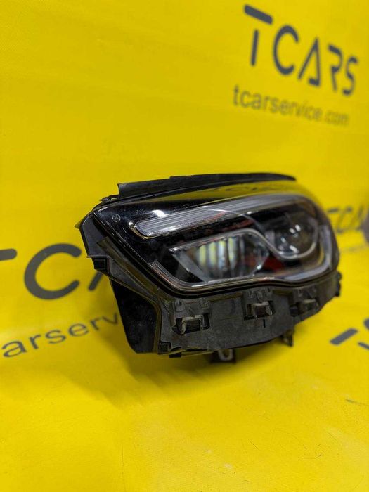 Запчастини на Mercedes Benz 2022 GLA 35 AMG Ліва фара A2479068906