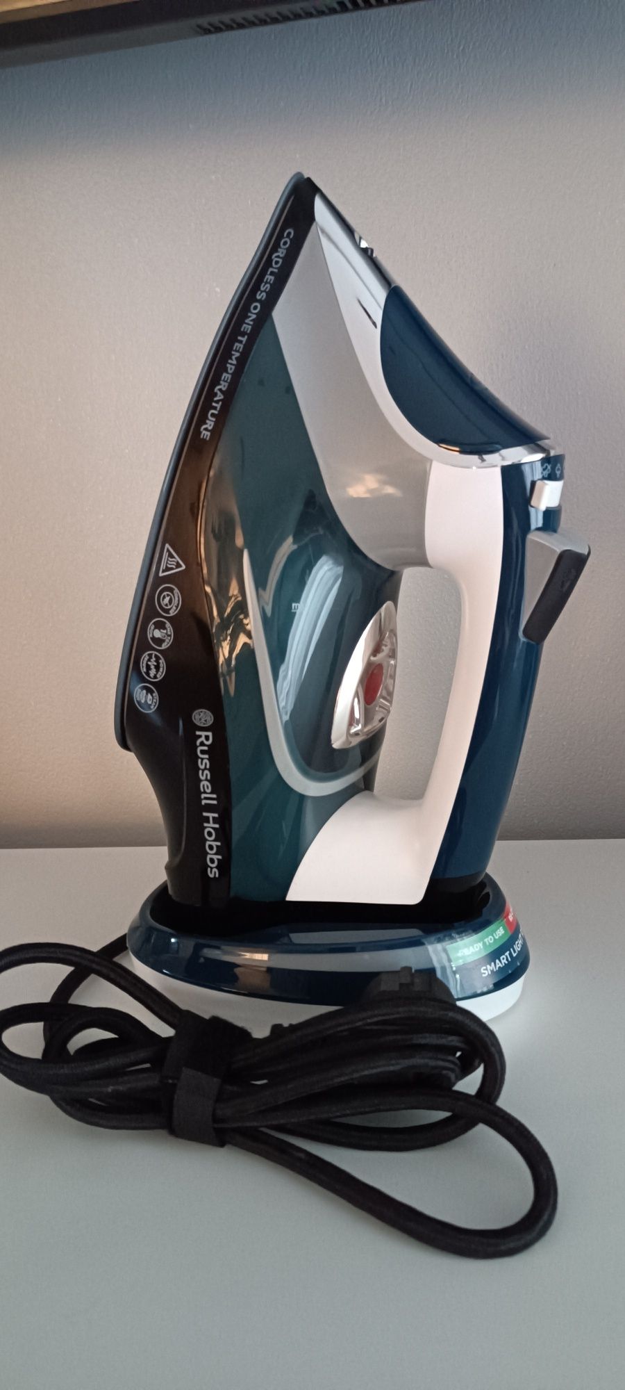Żelazko bezprzewodowe Russell Hobbs
