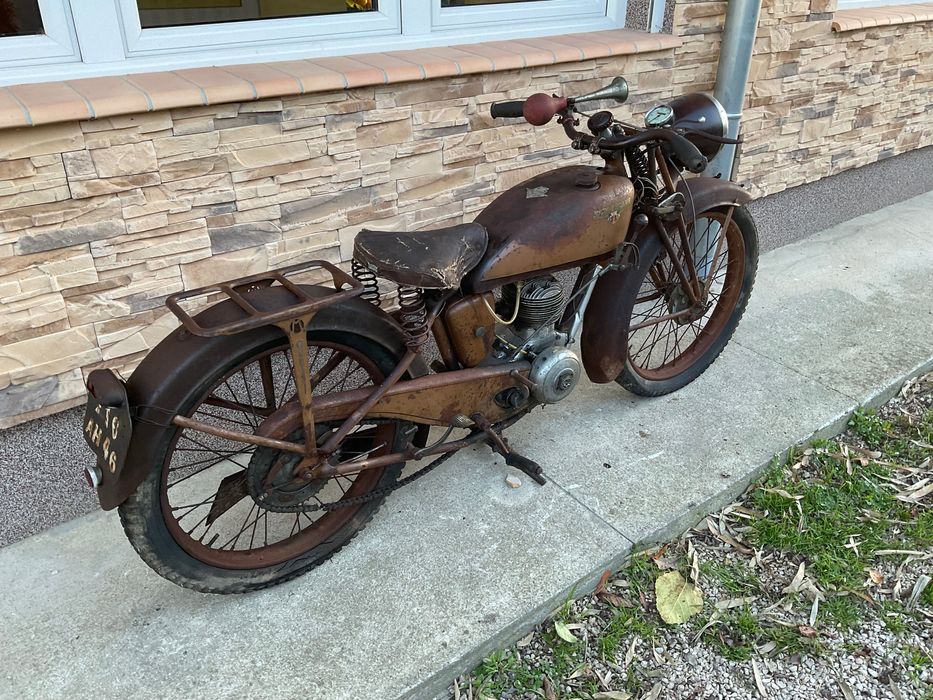Motobecane model D45 z 1948 roku