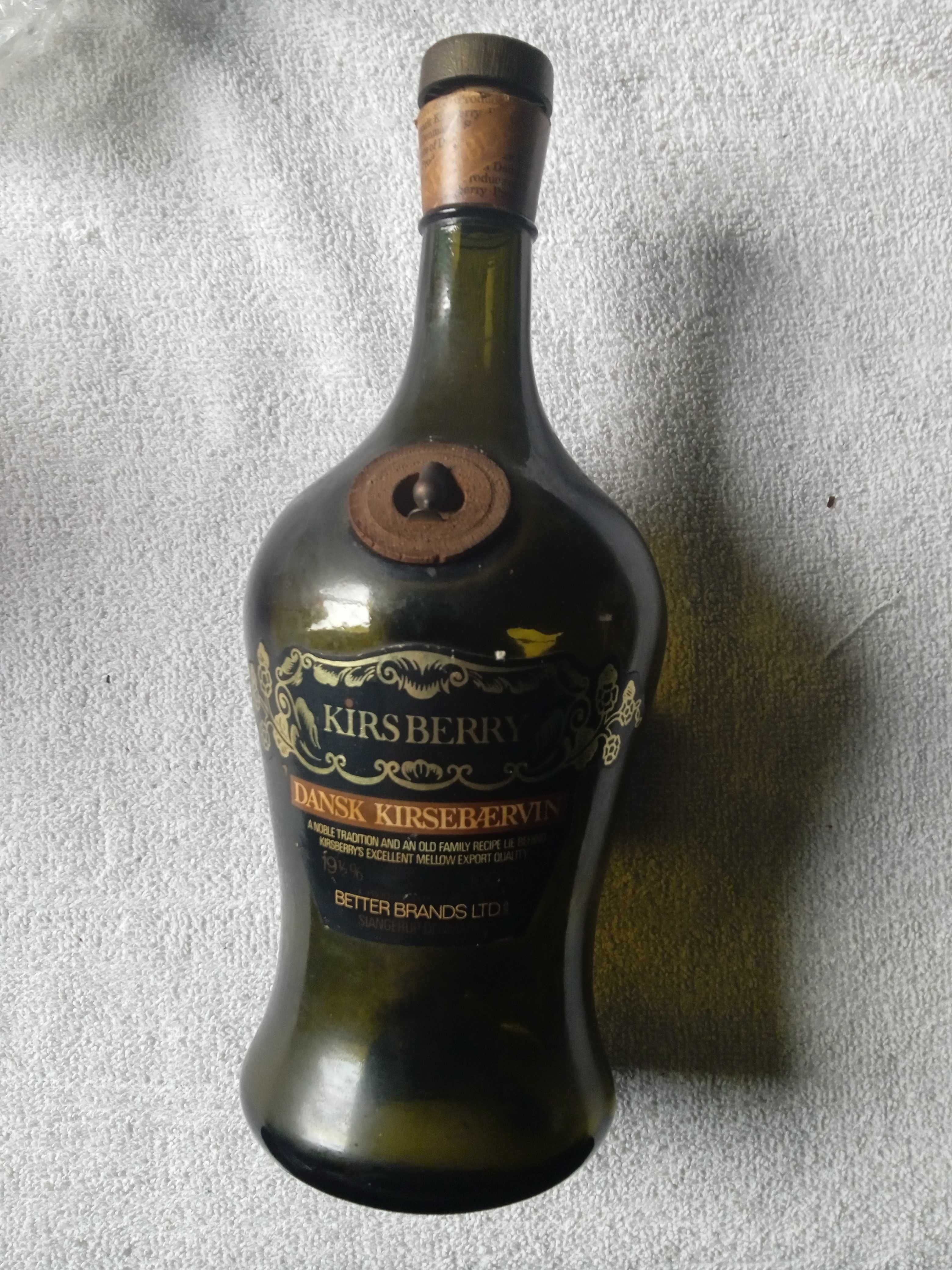 Ciekawa butelka duńskie Kirsberry  z lat 90-tych.