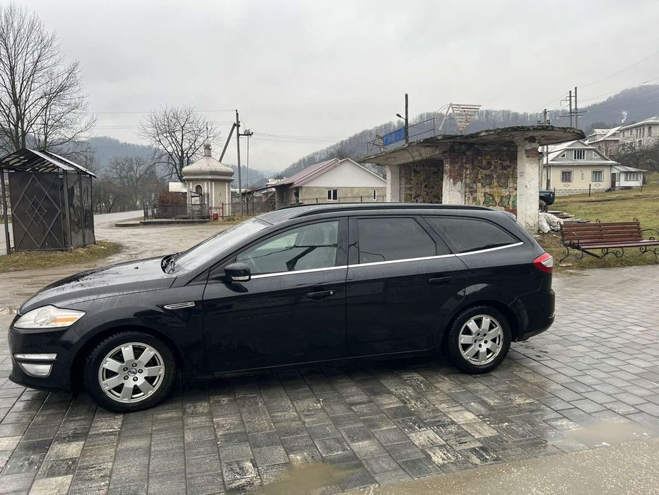 Форд мондео універсал 1.6 дизель 2013 року.