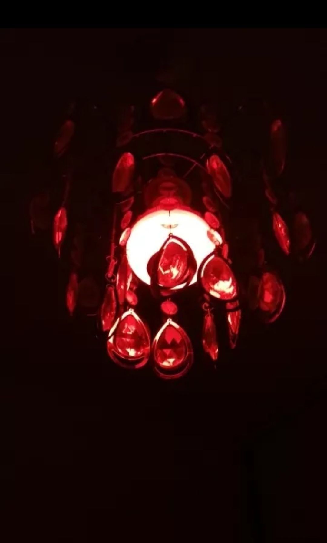 Светодиодная лампочка с встроенным блютуз динамиком. С пультом.