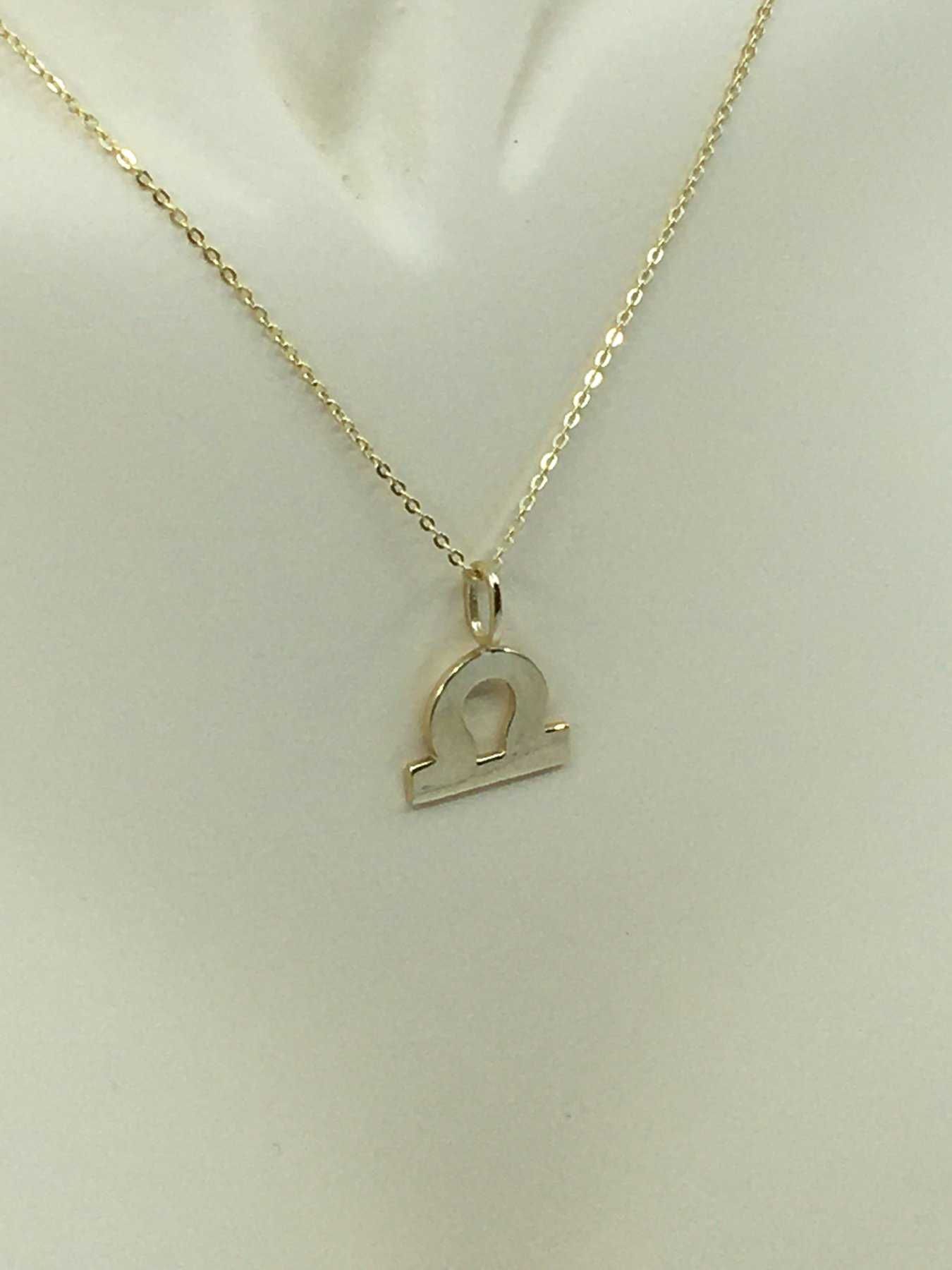 Colar novo em ouro com pendente
