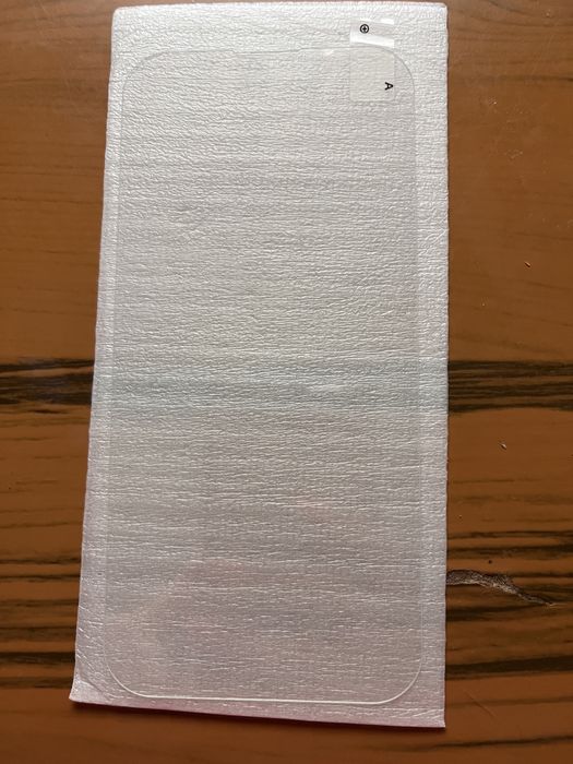 захисне скло на iPhone 16