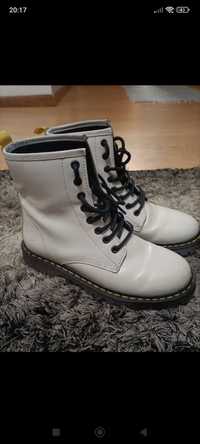 Botas brancas tamanho 37