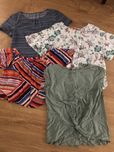 4 bluzki rozm M/L 30 zł